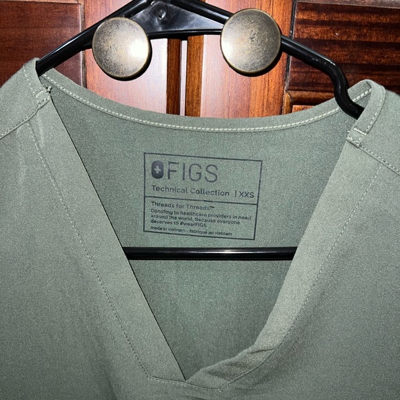 FIGS Womens Technical Collection Scrubs Casma top Green XXS - Picture 2 of 3